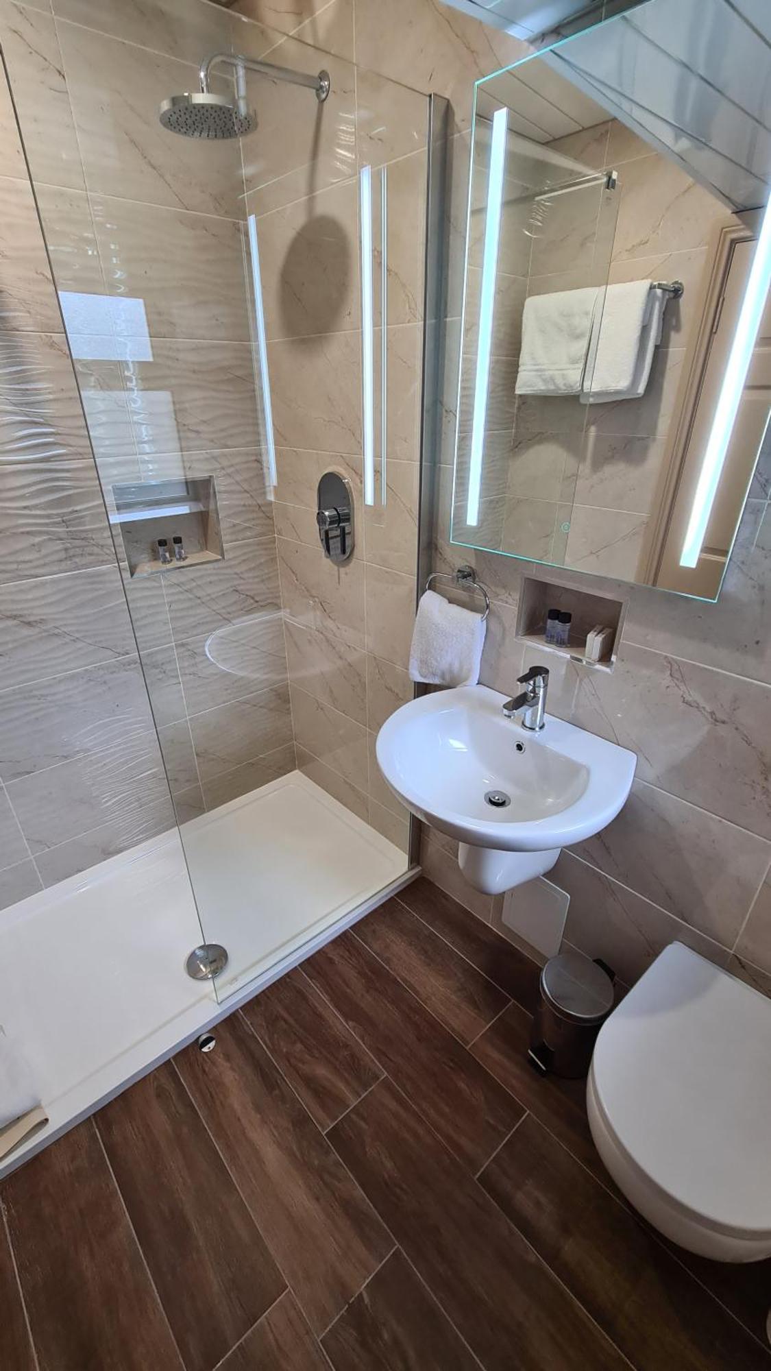 The Farnham Arms Hotel Cavan Kültér fotó